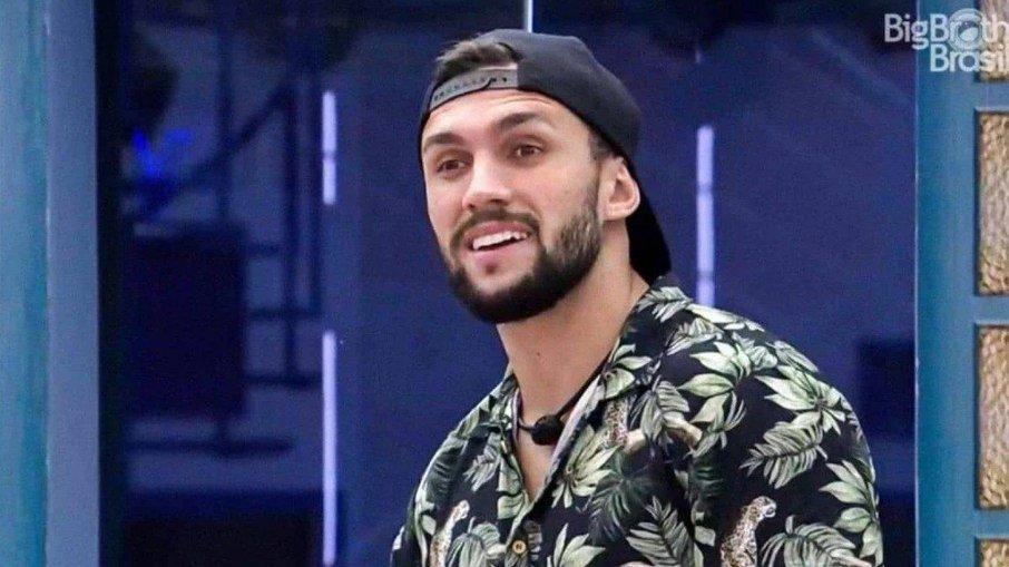 'BBB 21': Mãe de Arthur diz que ele é inseguro em relacionamentos