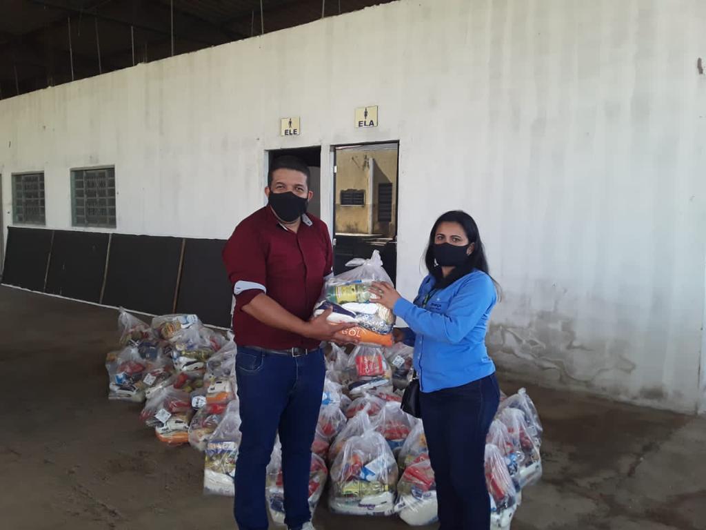 Dhone Rodrigues lidera campanha de arrecadação de cestas básicas em Uruaçu
