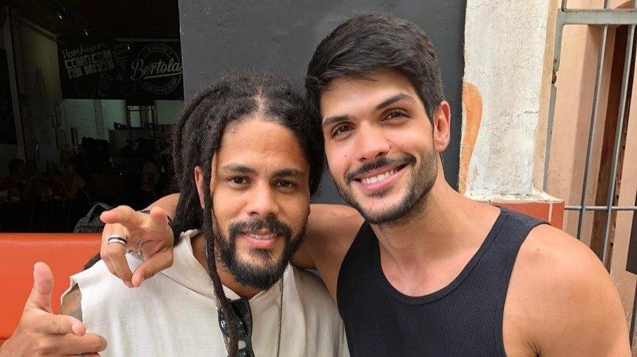 Ex-BBB Lucas Fernandes posta foto e declara torcida por Viegas em 