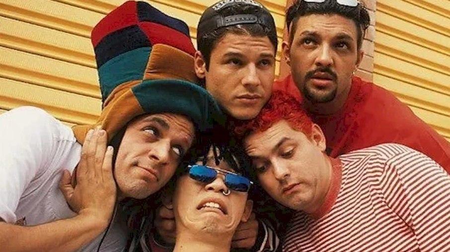 Mãe de Dinho, do Mamonas Assassinas, irá escrever livro com história do filho