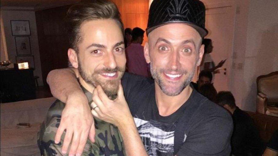 Marido de Paulo Gustavo lembra de viagem com ator: 'Controlando a saudade'