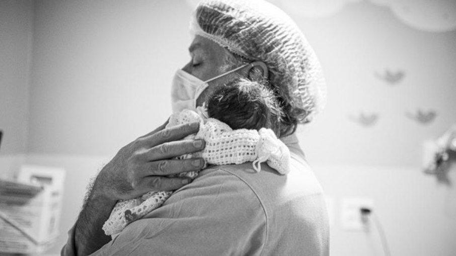 Nasce Alana Ayo, filha de Fabio Assunção com Ana Verena