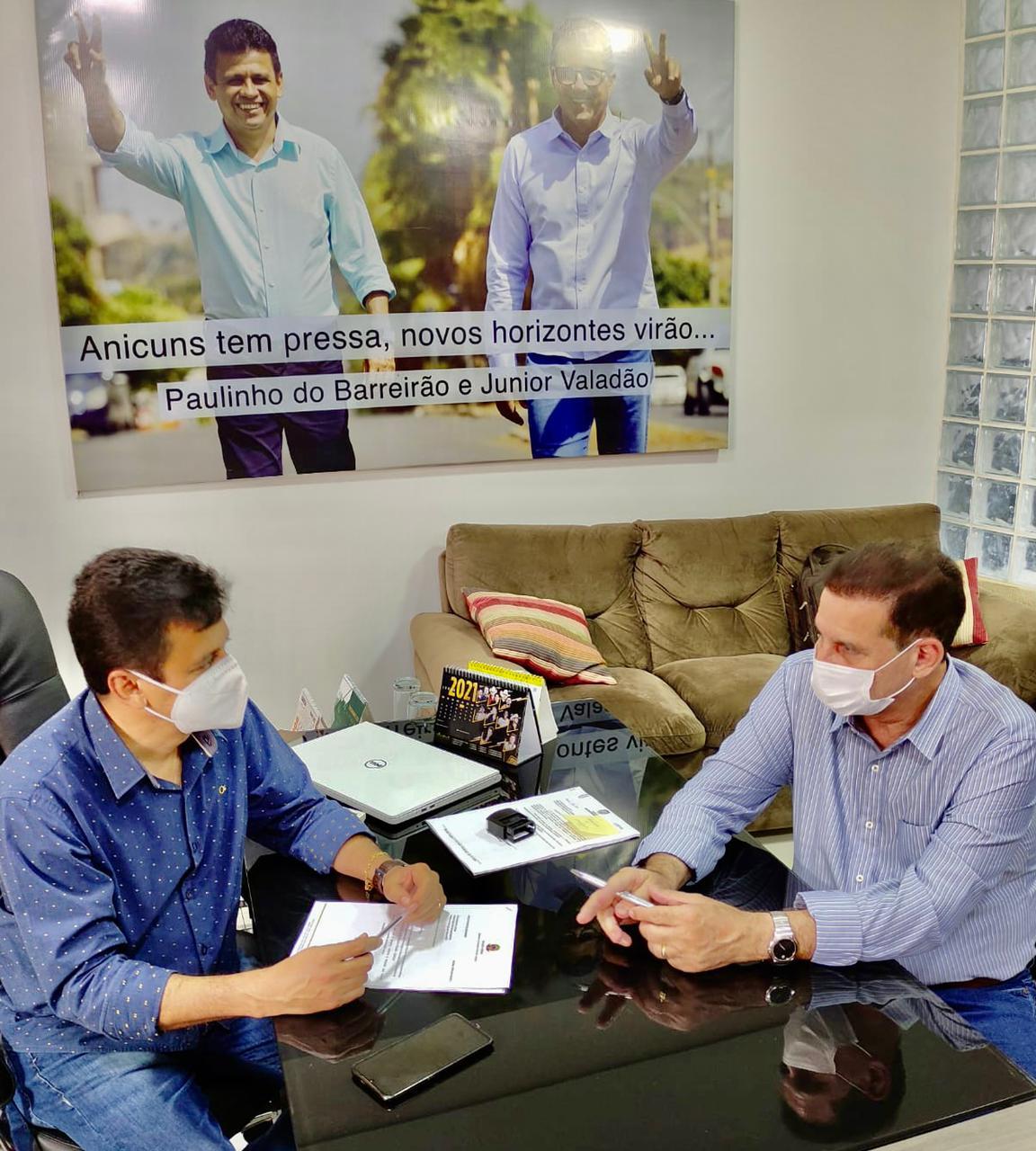 Prefeito Paulinho Do Barreirão recebe uma Motoniveladora destinada pelo Senador Vanderlan ao Município de Anicuns