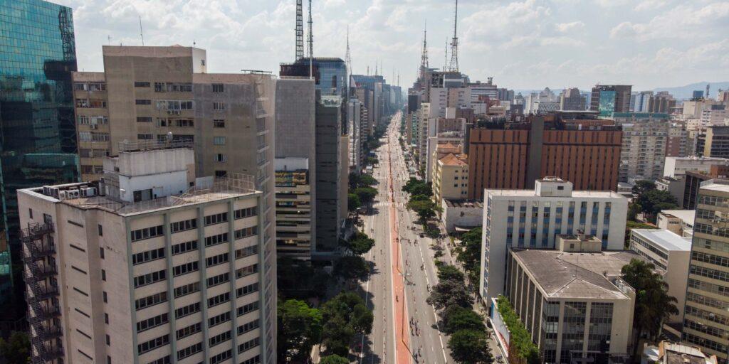 Prefeitura de SP suspende sepultamentos à noite