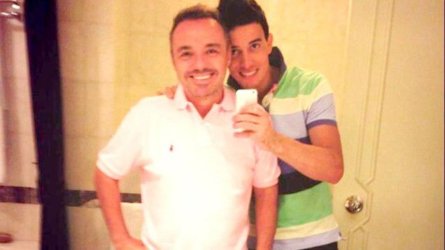 Thiago Salvático faz homenagem a Gugu Liberato no aniversário do apresentador