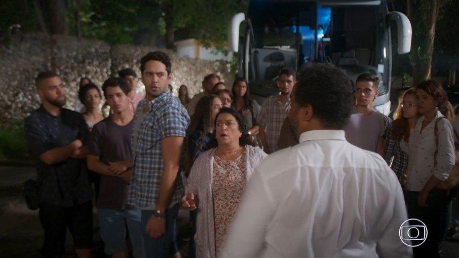 Zezinho impede fuga de Alexia, Kyra e Luna, em 