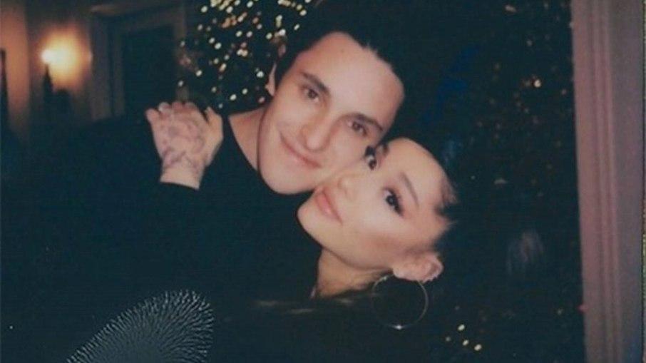 Ariana Grande se casa em cerimônia de apenas 20 pessoas com Dalton Gomez