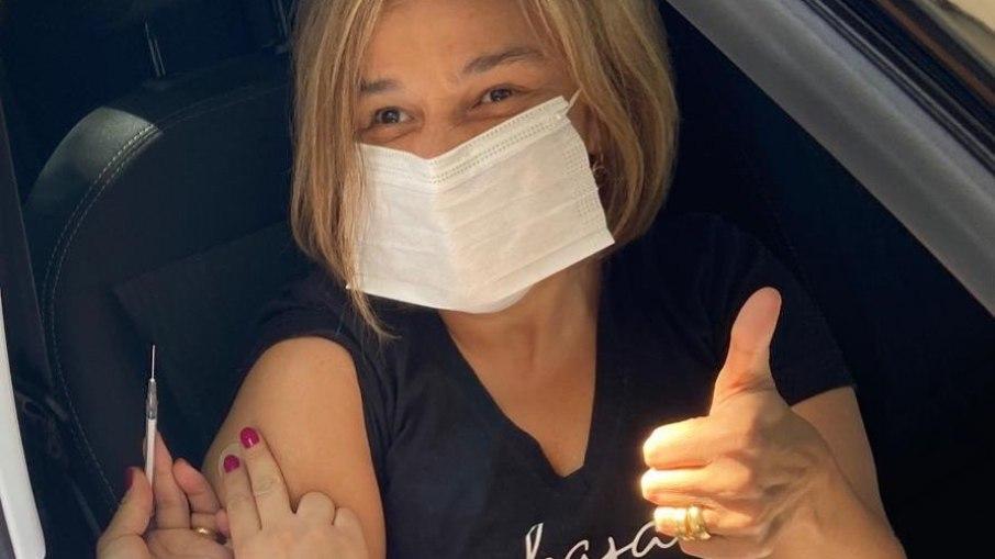 Atriz Claudia Rodrigues é imunizada contra a Covid-19