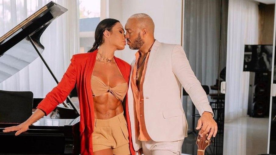 Belo comemora 9 anos de casado com Gracyanne: 