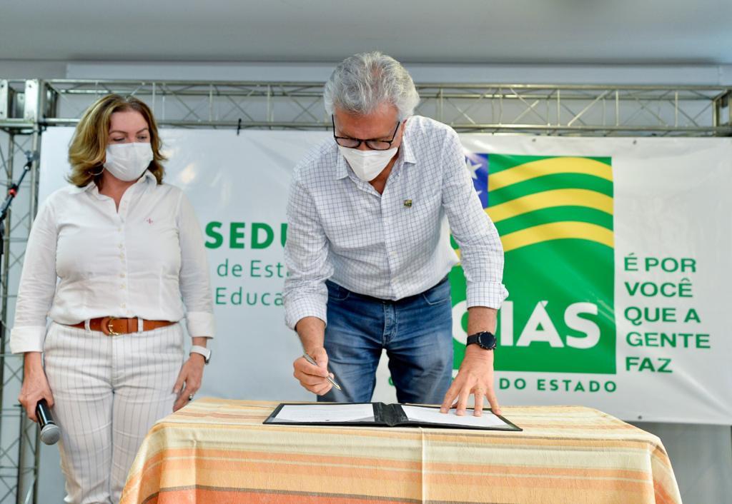 Caiado lança programa que garante internet de alta velocidade nas escolas estaduais e anuncia R$19 milhões para Educação