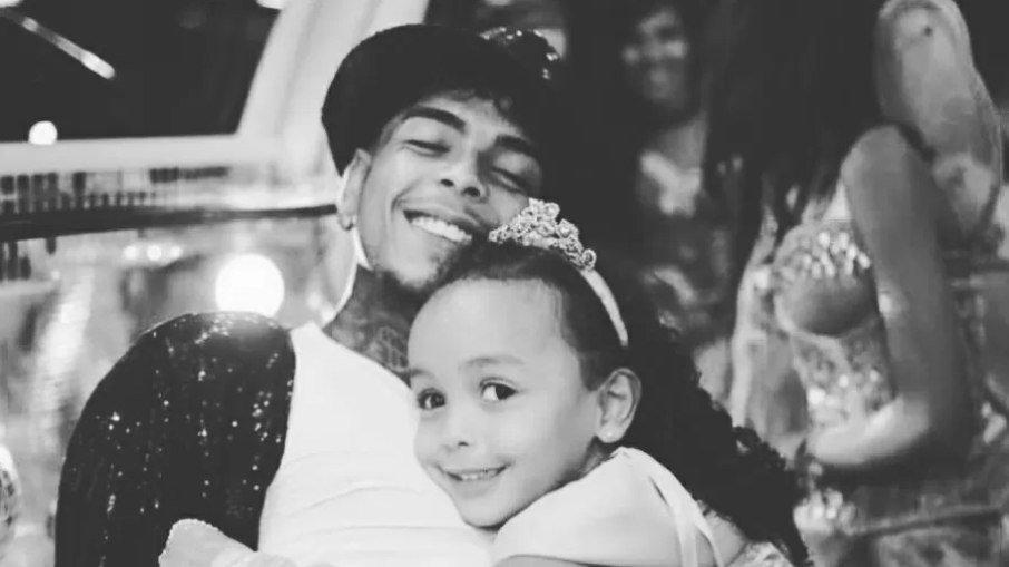 Ex de MC Kevin conta como contou para filha sobre a morte do pai