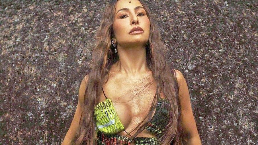 Exclusivo: Sabrina Sato paga R$ 140 mil após seu Hilux colidir em motociclista