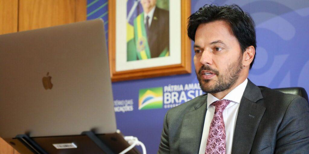Fábio Faria assina portaria de criação do programa Digitaliza Brasil