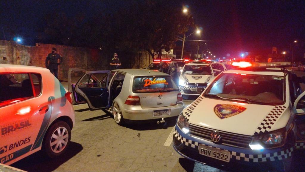 Fiscalização de Aparecida apreende cinco carros com som automotivo nesta madrugada