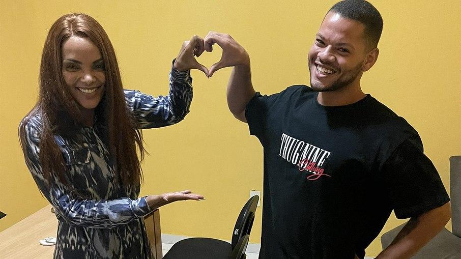 Influenciador Thomas Santana se encontra com Flordelis e revolta web