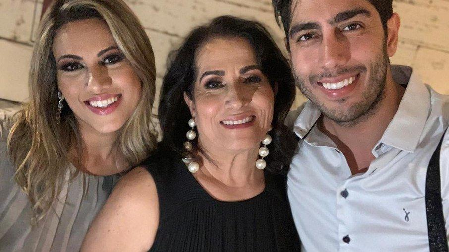 Jonathan Nemer posta homenagem à mãe, internada com Covid desde abril