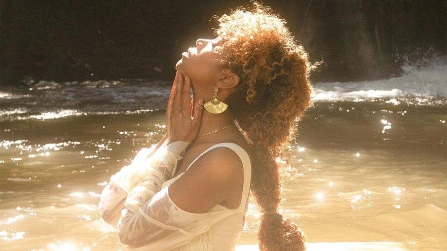 Karol Conká divulga lançamento de nova música