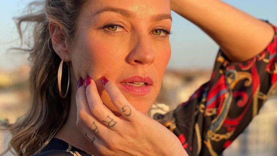 Luana Piovani conta que seu silicone no seio se rompeu