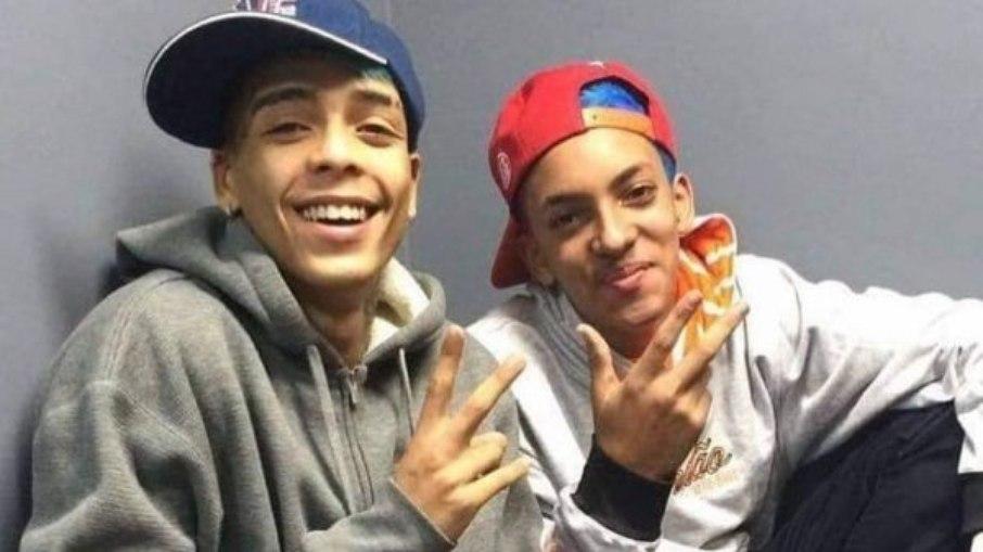 Mãe de Kevin recebe flores de MC Brinquedo: 