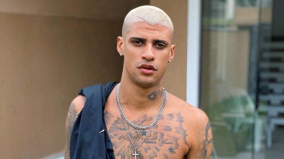 MC Kevin: PK Delas faz homenagem e tatua rosto do funkeiro