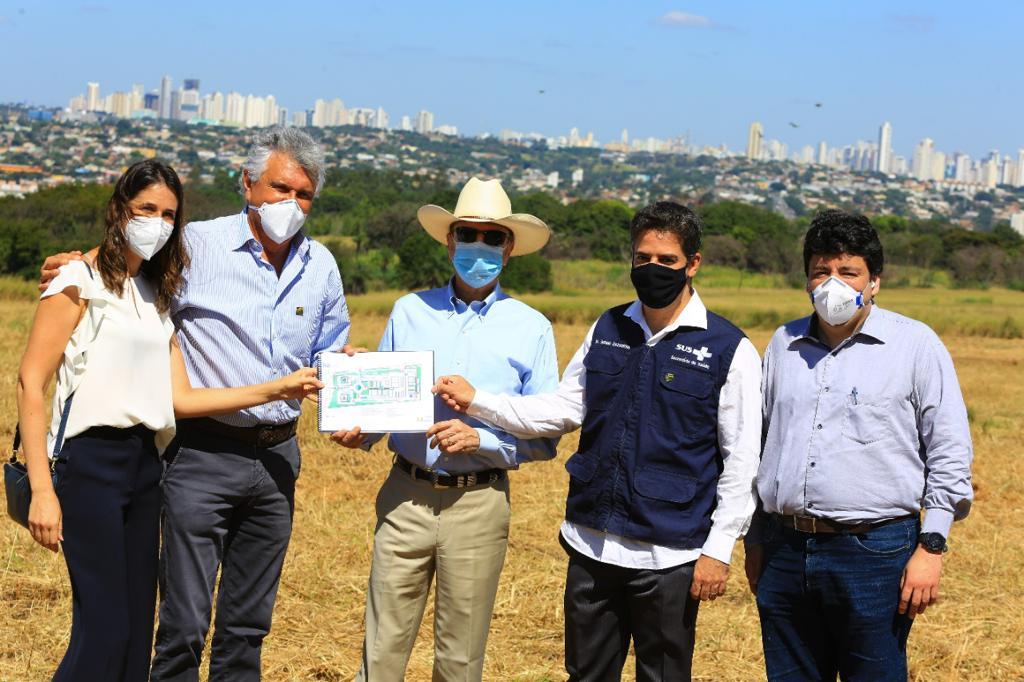 “Nasce hoje o Hospital de Câncer de Goiás”, anuncia Caiado em vistoria à área doada pela Embrapa