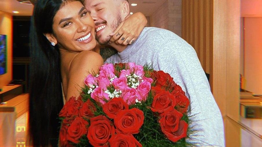 Pocah terá cerimônia civil, religiosa e uma aliança avaliada em R$ 60 mil