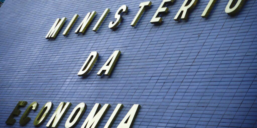 Recadastramento de aposentados é suspenso até 30 de junho