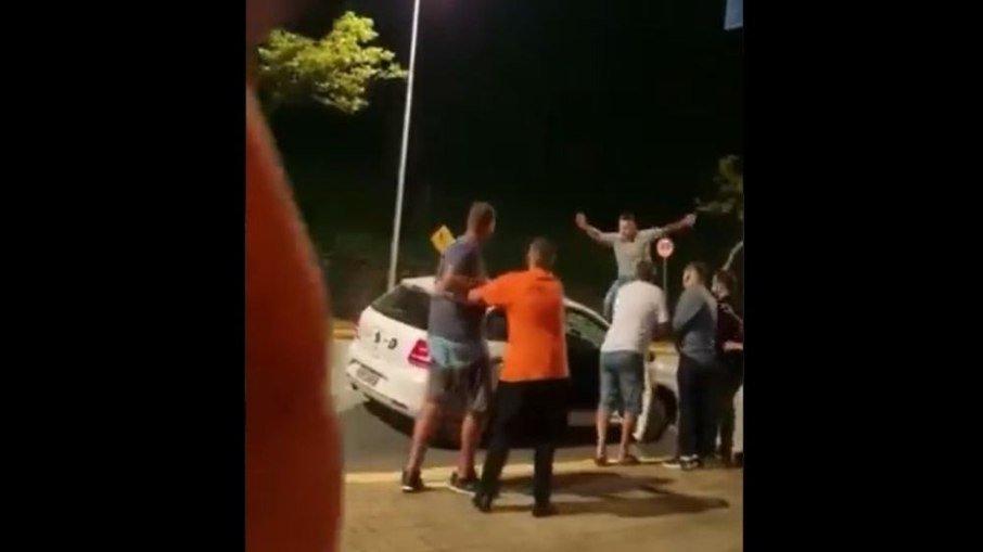 Repórter e cinegrafista da Record TV são agredidos em Joinville