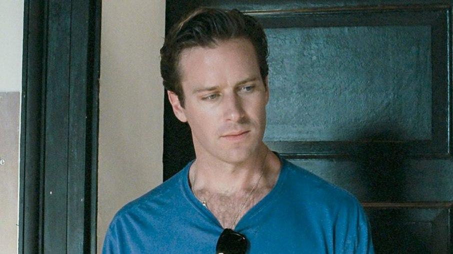 Acusado de estupro e canibalismo, Armie Hammer se interna em reabilitação
