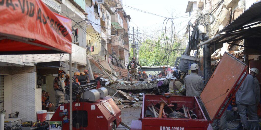 Bombeiros encerraram trabalho no desabamento em comunidade do Rio