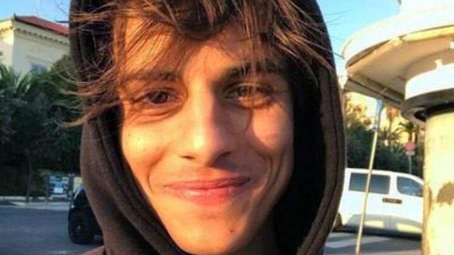 Cantor italiano Michel Merlo morre aos 28 anos