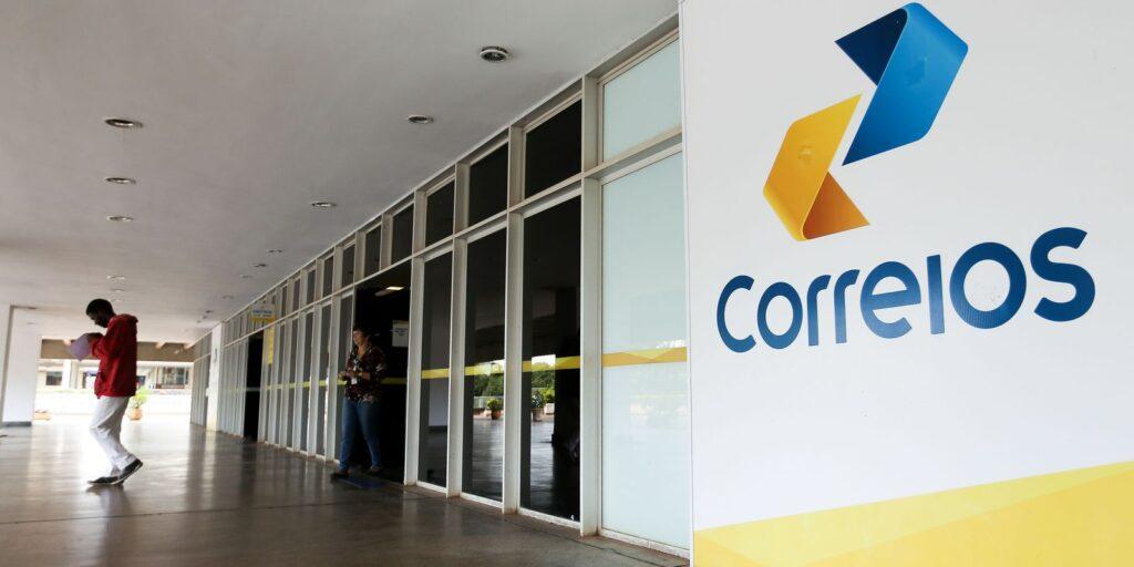 Correios começam a transportar cargas pelo mar