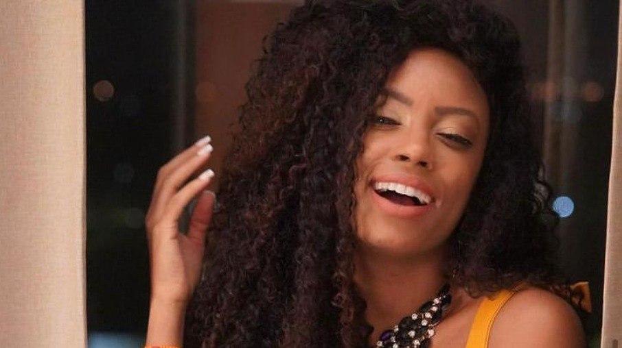 Ex-BBB Lumena revela que viveu relacionamento aberto: 'Tem que ter maturidade'