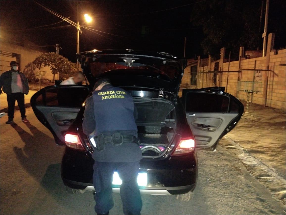 Fiscais de Aparecida multam quase mil pessoas sem máscara em 14 festas clandestinas no fim de semana