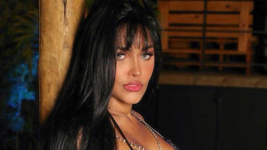 Flay rebate críticas por sair na pandemia: 'para sustentar a minha família'