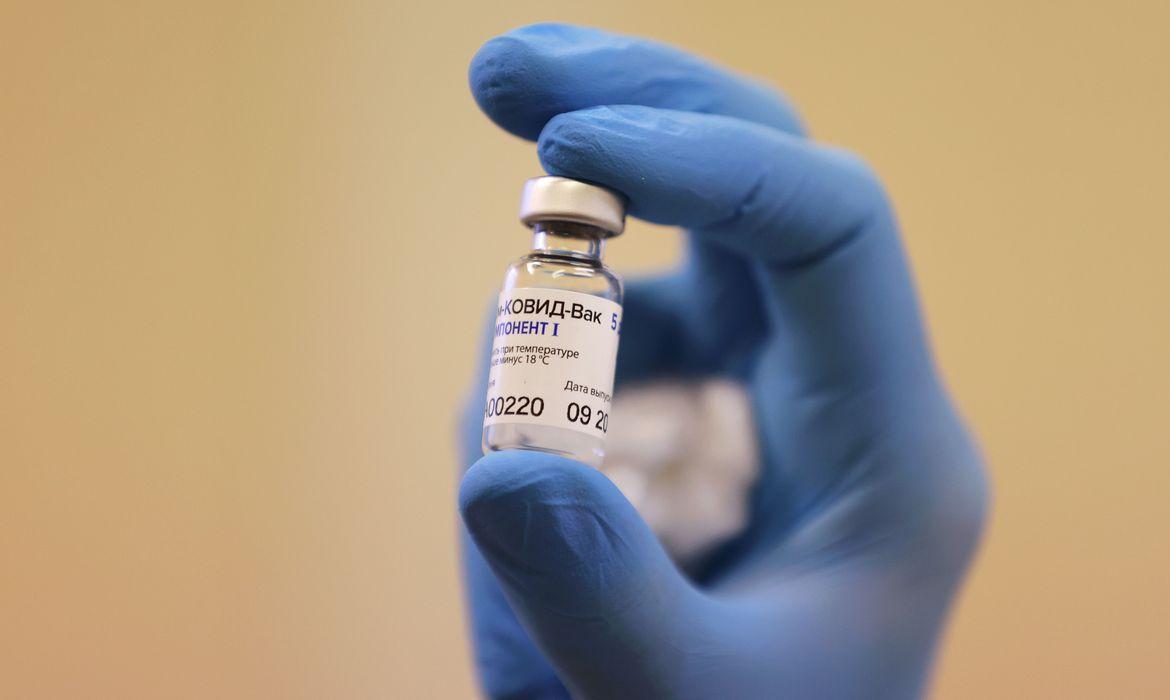Governo de Goiás recebe aval da Anvisa para importar 142 mil vacinas da Sputinik V