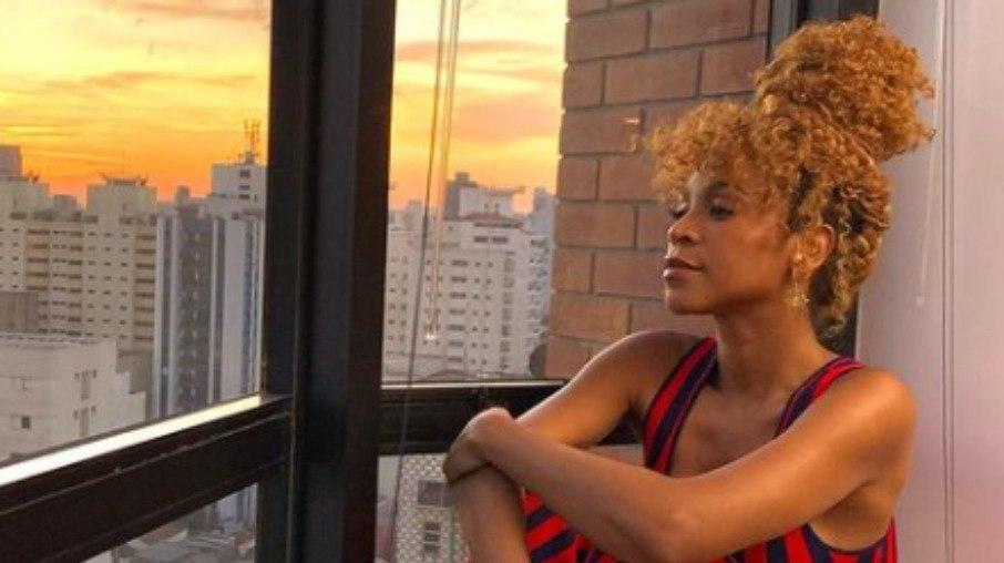 Karol Conká fala de saúde mental e critica Bolsonaro: 'Fora morte'