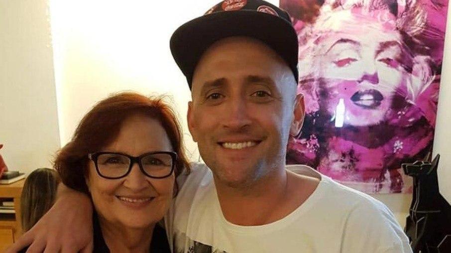 Mãe de Paulo Gustavo critica Bolsonaro após ele atacar jornalista: 'Idiota'