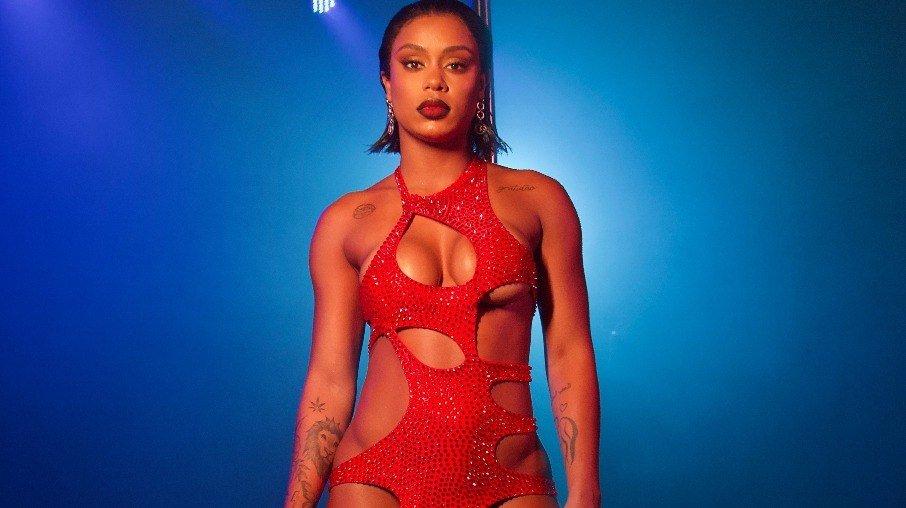 MC Rebecca rebate críticas por muitas bundas em clipes: 'Ajudam a engajar mais'