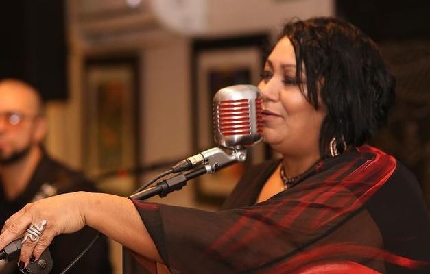 Morre em Goiânia a cantora Carina Duarte em decorrência da Covid-19