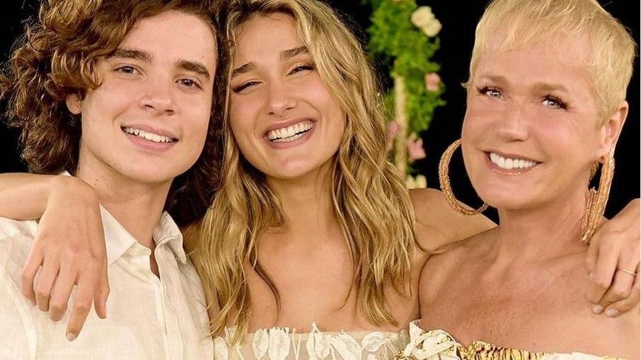 'Não sou a favor de assinar papel pra dizer que ama alguém', diz Xuxa Meneghel