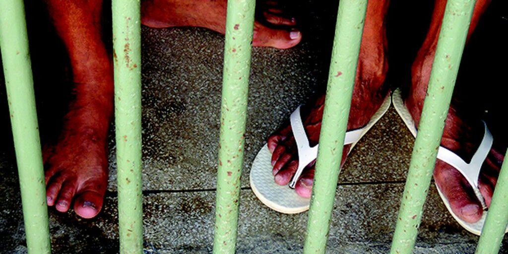 PF desarticula grupo que dava ordens de dentro de presídio no Paraná
