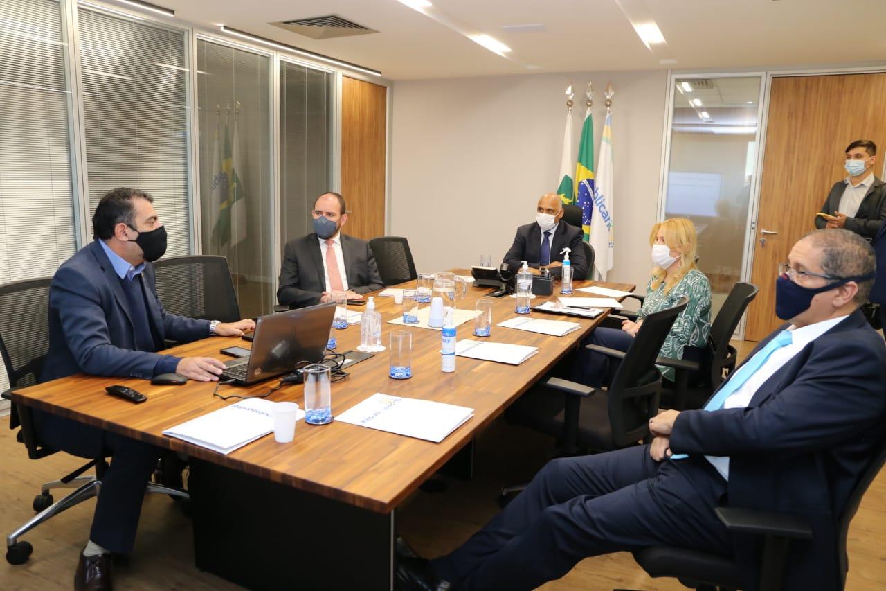 Rogério Cruz articula a destinação de recursos para construção e reforma de escolas de Goiânia