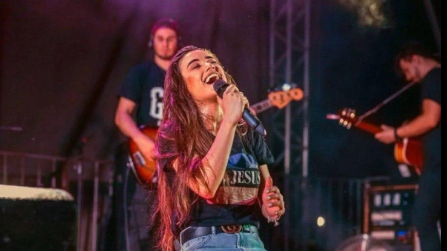 'Sou cristã', diz ex-mulher de jogador do Flamengo sobre posicionamento político