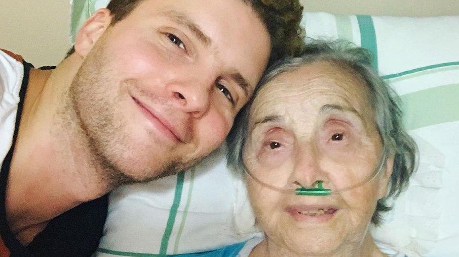 Thiago Fragoso lamenta morte de avó, de 97 anos: 