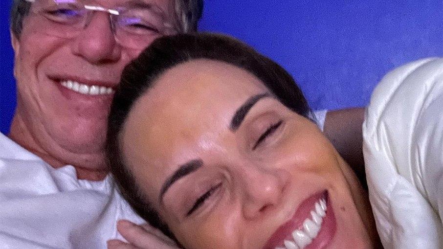 Ana Furtado posta foto com Boninho e se declara: 