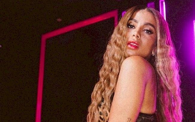 Anitta aparece loira em ensaio fotográfico para nova música