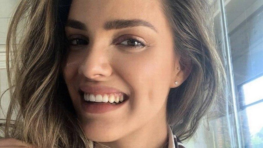 Apresentadora brasileira morre ao cair de prédio no Chile