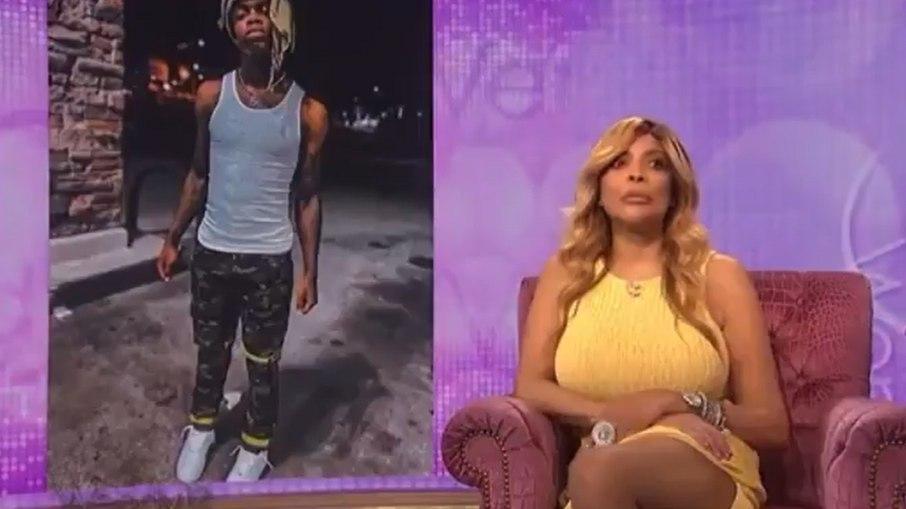 Apresentadora faz piada ao noticiar assassinato de influencer