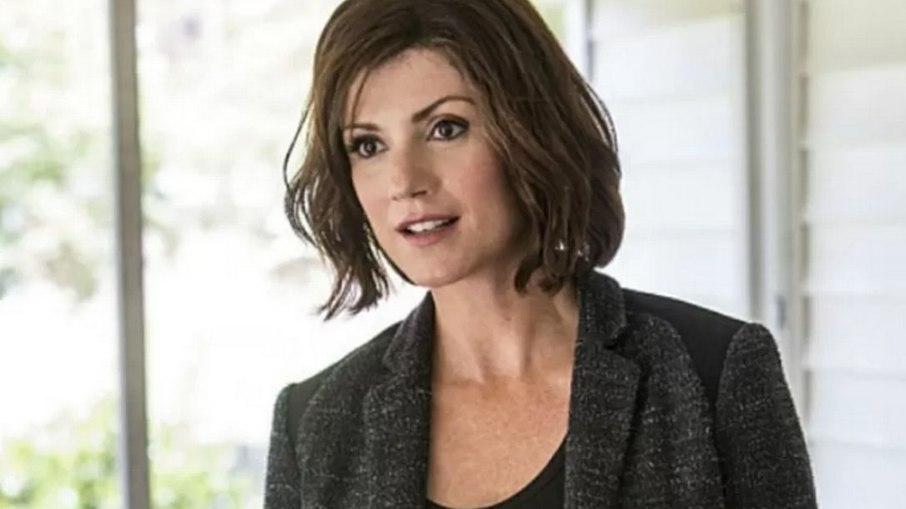 Atriz Zoe McLellan, de 'NCSI', é procurada por sequestrar o próprio filho